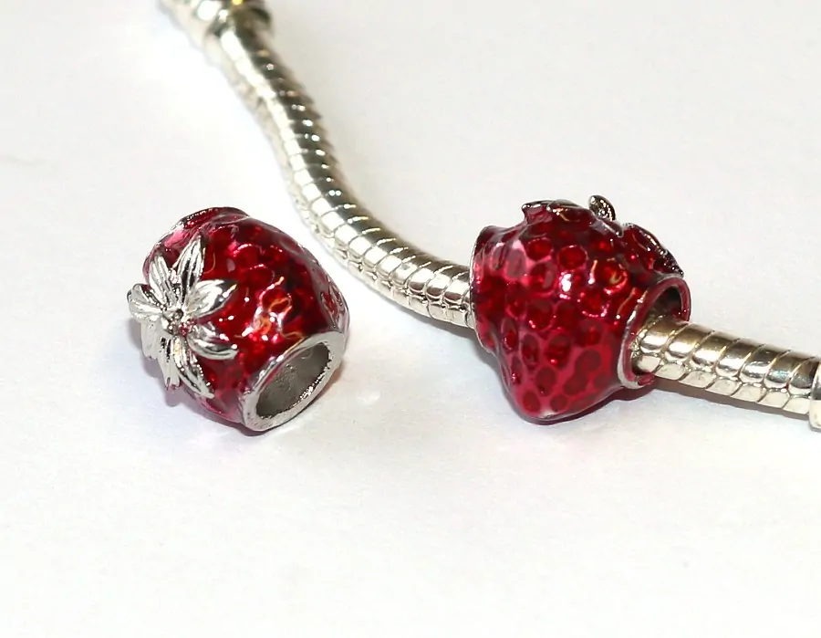 Korálek Fashion Jewerly na náramek nebo řetízek - Červená jahoda k nakousnutí, Glazovaná Jahůdka, Strawberry 3611