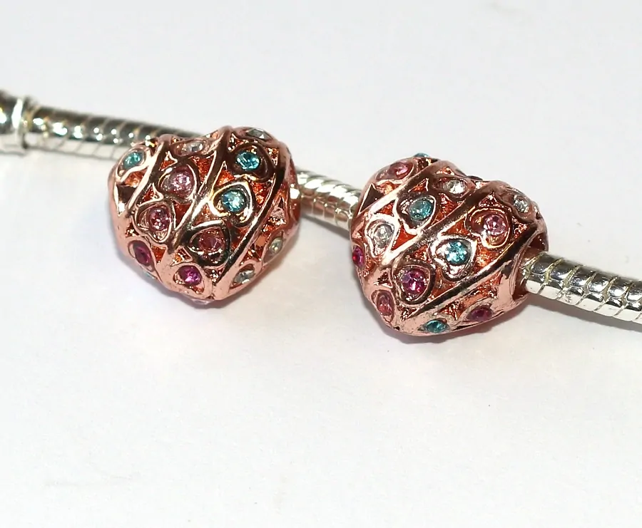 Korálek Fashion Jewerly na náramek nebo řetízek - Zlaté srdce zdobené barevnými kamínky s mini srdíčky, Láska nebeská 3617