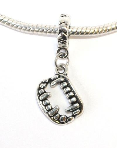 Korálek Fashion Jewerly - Přívěsek Upíří zuby 1319