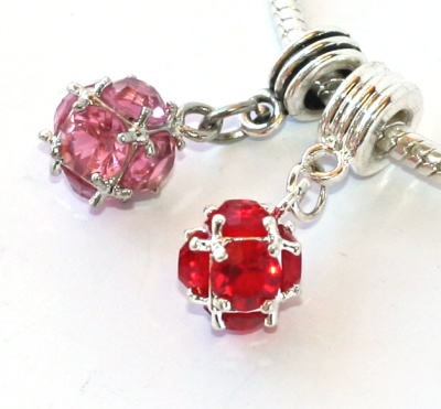 Korálek Fashion Jewerly - Přívěsek červená a růžová kulička, koule 1643