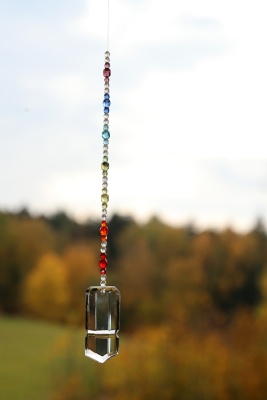 JoyKa Světelný Zářič Křišťálový - Čakrový s jemnými korálky, Český skleněný Lapač Slunce 3384