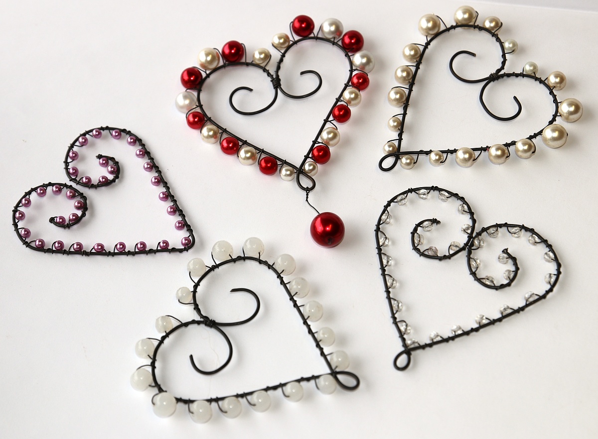 JoyKa Original - Drátkované srdce zdobené korálky, Inspirace, Výroba na přání možná (3494)