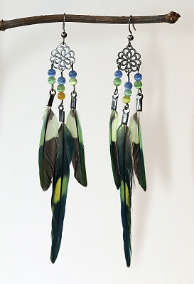 JoyKa Peříčkové naušnice s minerálními korálky - Láska od papouška, Barevné pohlazení, Opálová Něha, Obřadní Elegance, Smyslná Divoženka, Plná síly a inspirace 3573