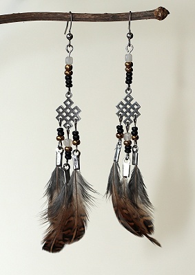 JoyKa Peříčkové naušnice s drobnými korálky, chirurgická ocel - Přirozená Elegance, Blíže k přírodě, Něžná Víla, Smyslná Divoženka, Plná síly a inspirace 3574