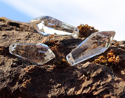 Joyka Křištálové korálky, 2 velikosti a jakosti - Broušená, Zářivá Kapka Skleněná, Duhové paprsky všude kolem nás, Česká výroba, Starožitnost z lustrů, Lapač světla 3604