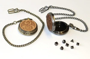 MR Otevírací Kapesní Přívěsek na řetízku za do kapsy -  Drak Ochránce, Dračí Hra s čísly, Sedm Kostek v různých tvarech, Dragons Game 3699