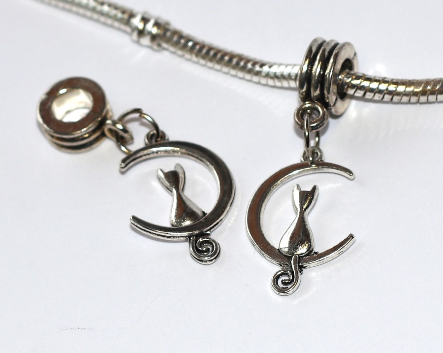 Přívěsek Fashion Jewerly - Kočka sedí v měsíci, Večerní představení, Silueta a Elegance, Love Cats  3745