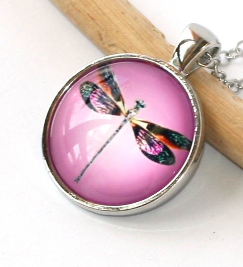 Řetízek Fashion Jewerly - Amulet Vážka v růžové, Dragonfly Pink 2210