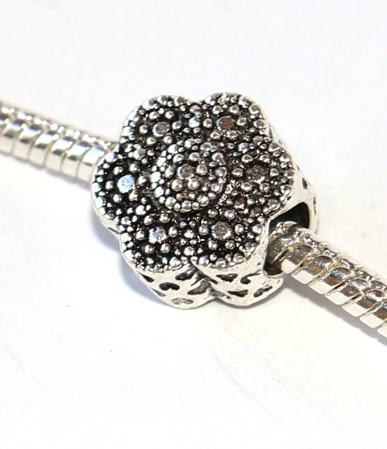 Korálek Fashion Jewerly - Květina zdobená puntíčky a srdíčky 2413