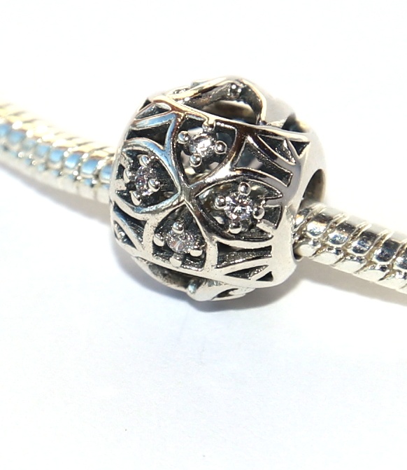 Korálek Fashion Jewerly - Písmeno A, Květinová víla, Stříbrná květina 2596