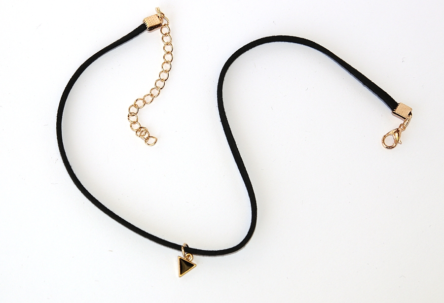 Choker Fashion Jewerly - Moderní a Elegantní kráska, Zlatý trojúhelník, Simply Beautifull 2788