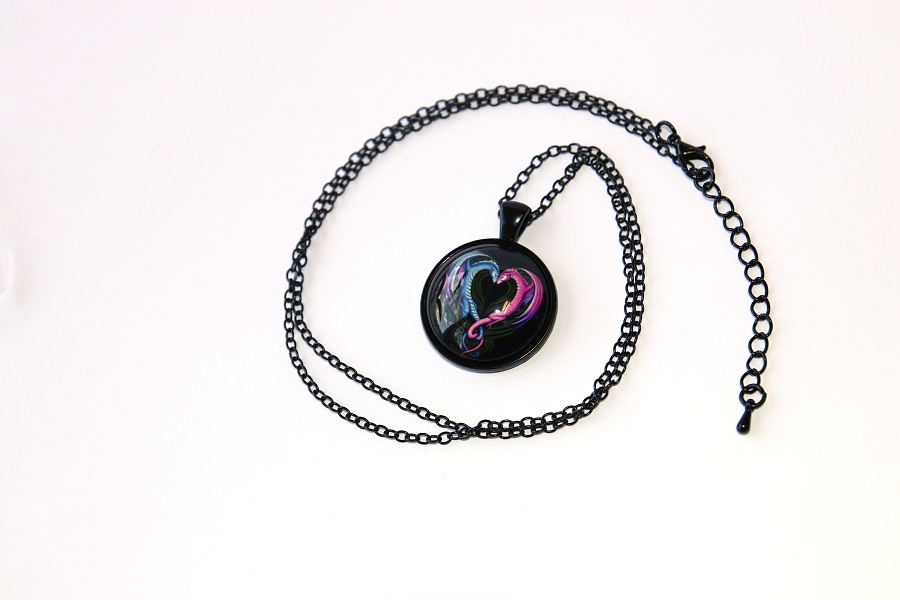 Řetízek Fashion Jewerly - Amulet Dračí láska, Svítí ve tmě, Růžový a modrý drak v srdci, Stabilita a rovnováha, Love dragons 3181
