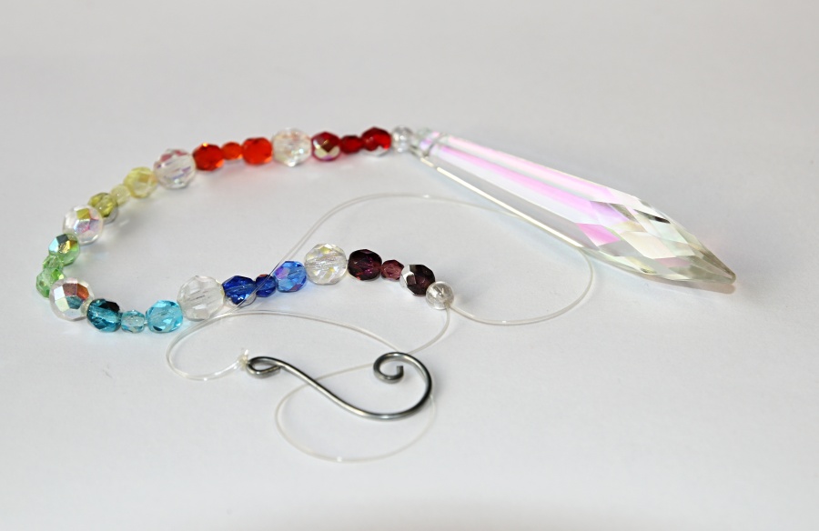 JoyKa Světelný Zářič Křišťálový - Čakrový delší s perletí, Český skleněný Lapač Slunce 3386