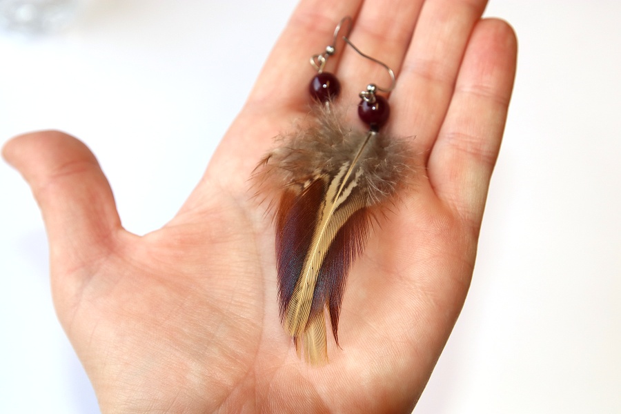 JoyKa Peříčkové naušnice -  Fialová Jemná Divoška, Indiánka, Divoženka z lesa, Duše v nás se raduje 3415