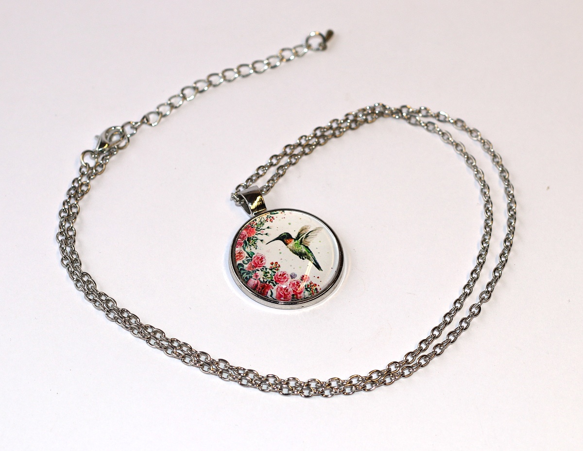 Řetízek Fashion Jewerly - Amulet Kolibřík na růžích, Posel radosti, Nejmenší ptáček na světě, Free spirit 3504