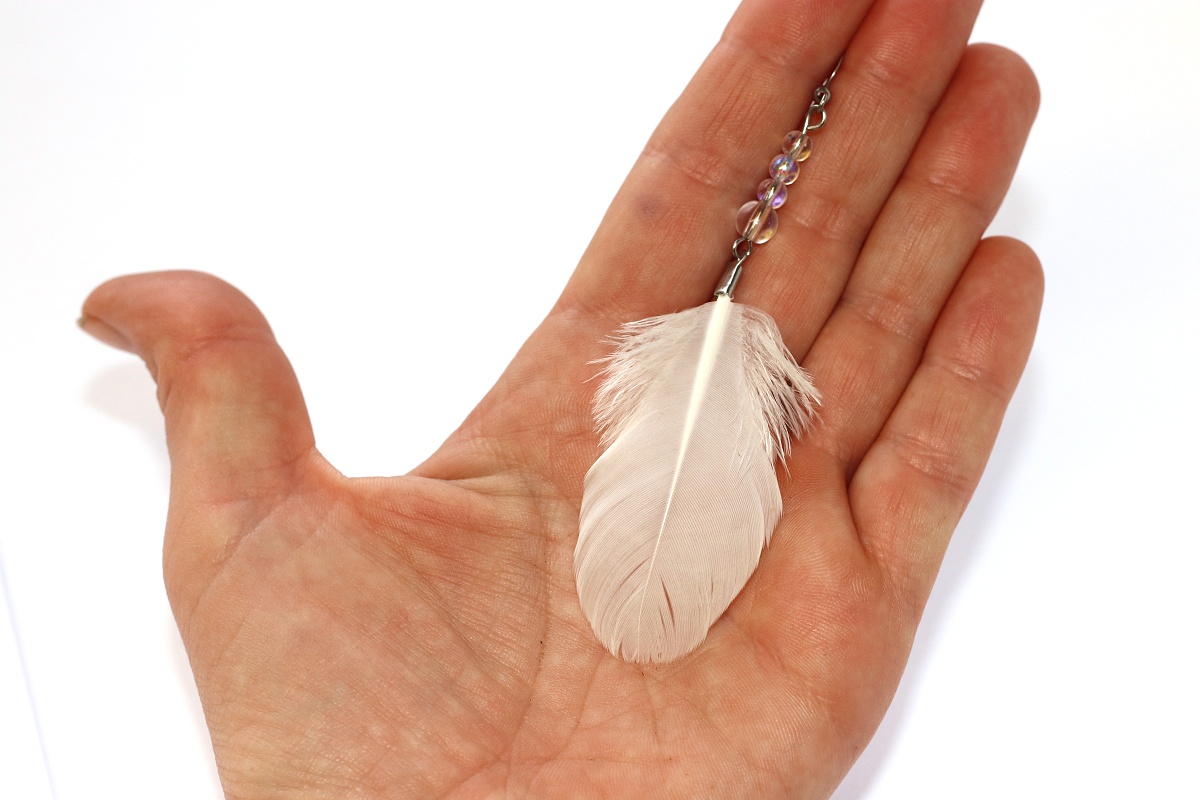 JoyKa Peříčkové naušnice s minerálními korálky - Bílá Holubička, Něžná Perleť, Princezna s Čistou Duší, S radostí a lehkostí 3586