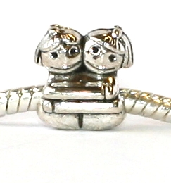 Korálek na náramek Fashion Jewerly - Sourozenci, sestry se objímají, Rodina 2165