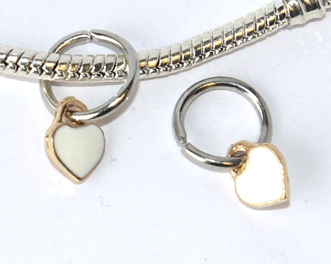 Korálek Fashion Jewerly - Přívěsek Srdce Drobné Zlaté s Bílou glazurou, Elegant Heart Gold Lady 2349