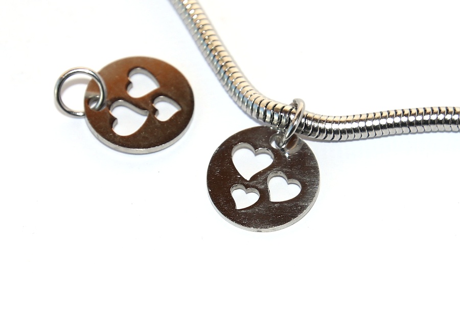 Korálek nerezový Fashion Jewerly - Přívěsek Tři srdce, Srdečný svět okolo nás 2582