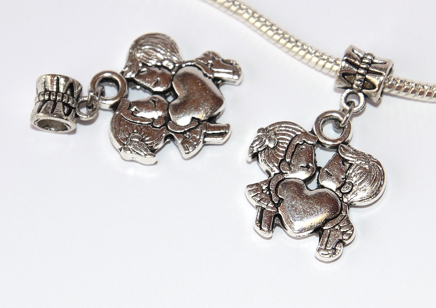 Korálek na náramek Fashion Jewerly - Láska nebeská, Srdce v objetí, Děvče a hoch se milují, Polibek, Sourozenecká láska, Děti, Friends forever 2667