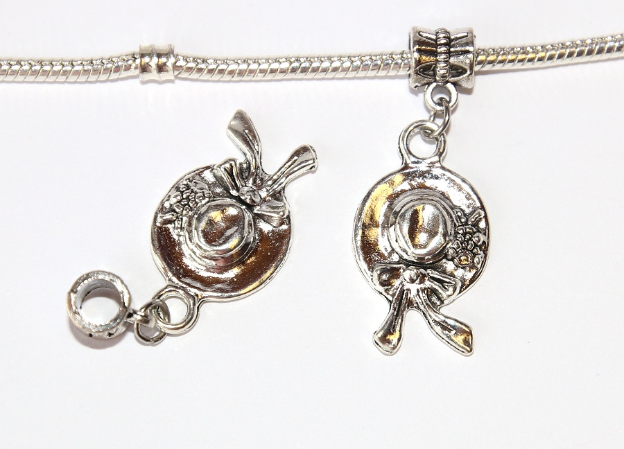 Korálek na náramek Fashion Jewerly - Přívěsek Dámský klobouk s mašlí, Elegantní dáma 2678
