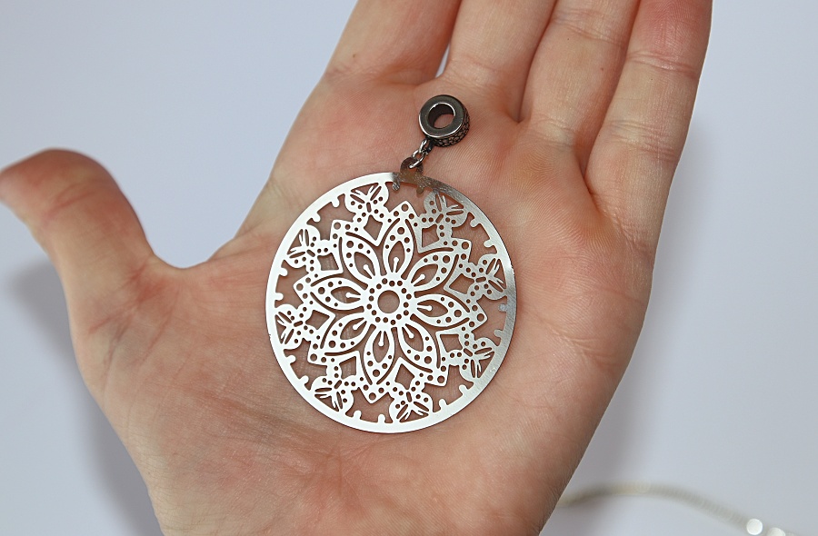 Přívěsek nerezový Fashion Jewerly - Mandala pro princeznu, Květina a motýli, Překrásná dáma 2694