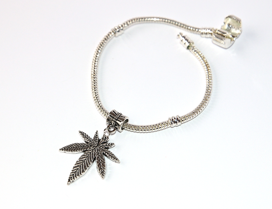 Korálek Fashion Jewerly - Lístek léčivé rostliny, Konopný list, Bylina, Konopí léčí, Hemp 2891