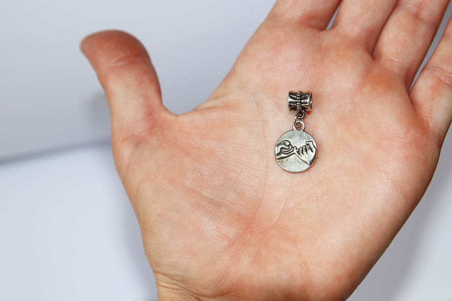 Korálek Fashion Jewerly - Přívěsek Spojené prsty, Spojení, Přátelství, Podané ruce, Láska, Fingers 3241