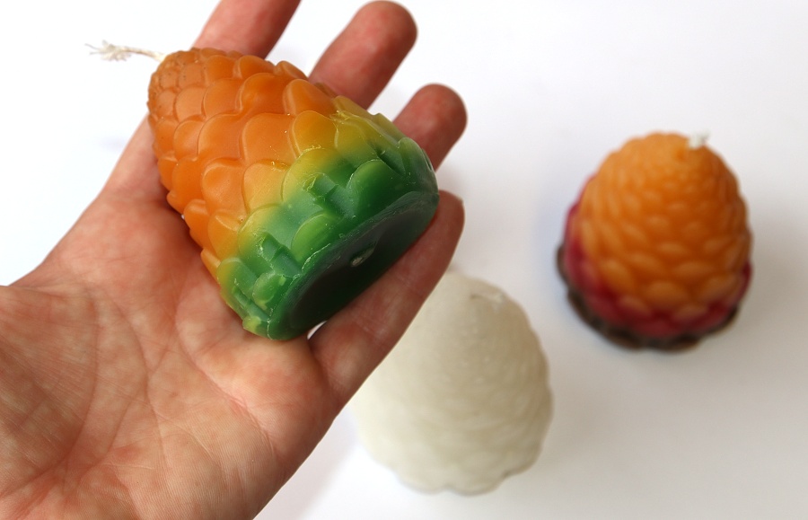 JoyKa Barevná svíčka dekorativní - Šiška dvoubarevná, Miluji les, Toulky přírodou, Ať žijí stromy! 3379