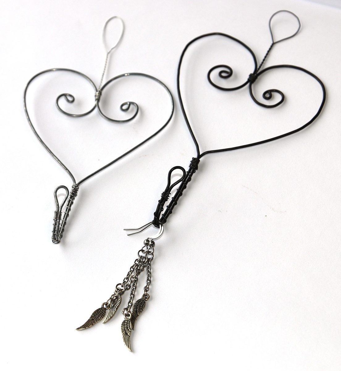 JoyKa Original - Drátkované srdce, Jednoduchý Věšáček na klíče, šperky... (3489)