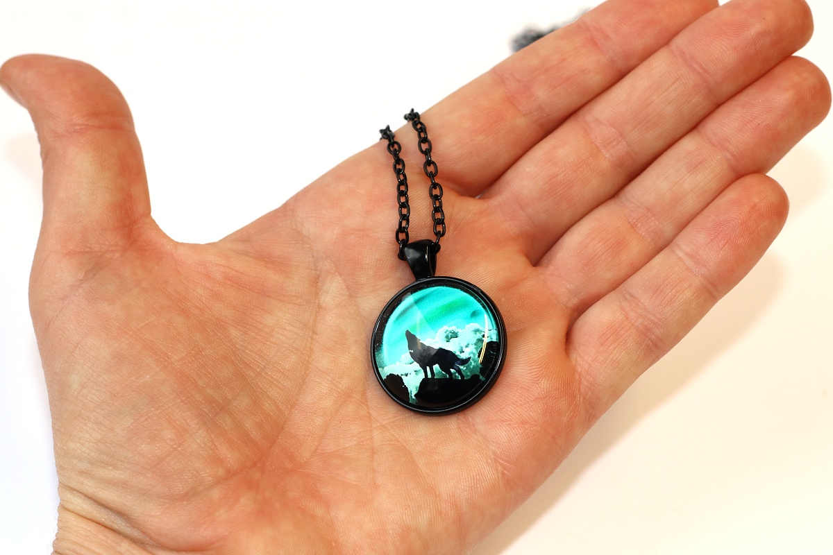 Řetízek Fashion Jewerly - Amulet Vlk vyje na měsíc, Černá silueta, Zpívání s oblohou, Love wolfs 3507 