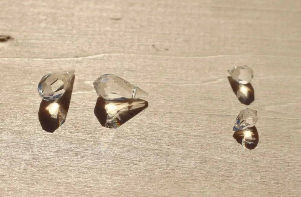 Joyka Křištálové korálky 2 x 1 cm a mini - Zářivá Broušená Kapka Drobná Skleněná, Duhové paprsky, Česká výroba, Starožitnost z lustrů, Lapač světla 3619