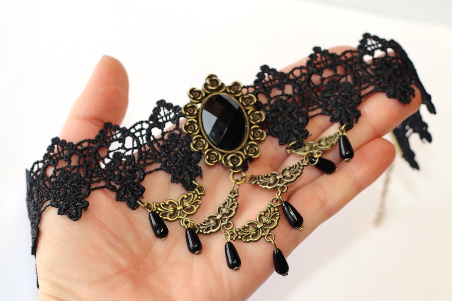 Choker Fashion Jewerly - Černý Krajkový Náhrdelník s řetízky a slzami, Sexy dáma s dekoltem, Black Vintage Lace, Dark style with tears 3756
