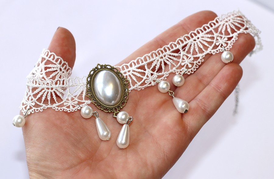 Choker Fashion Jewerly - Bílá Krajka s Perletí, Rerto Lady, Třeba Svatební obřad ve starodávném pojetí, Elegantní dáma s grácií 3758