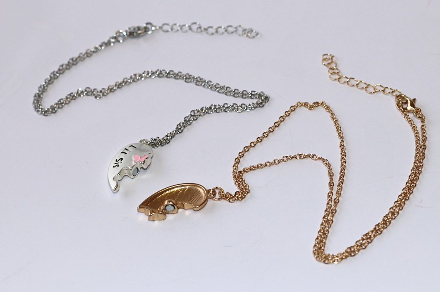 2ks Řetízky párové Fashion Jewerly - Malá a Velká Sestra, Srdce s Motýlky, Zlatá a Stříbrná, S Magnetkem, Big Sis + Lil sis 3762