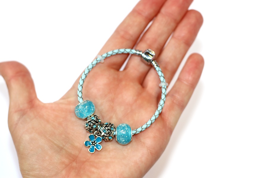 Kožený náramek s korálky Fashion Jewerly - Romantická princezna, Modré květiny, Korálky svítí ve tmě 2290
