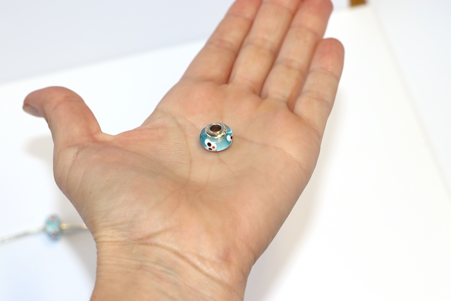 Korálek Fashion Jewerly - Bílá myška na modrém skleněném hávu, Mickey 2297