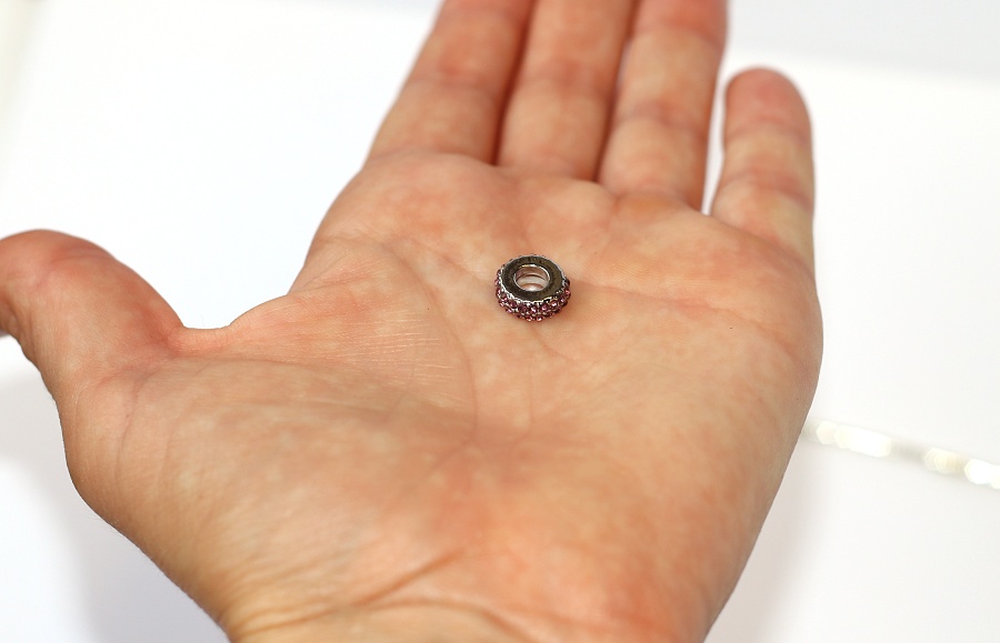 Korálek Fashion Jewerly - Elegantní kroužek zdobený růžovými kamínky 2301