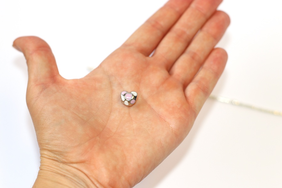 Korálek Fashion Jewerly - Romantická princezna, Enamel srdce plné bílých a růžových srdcí 2309