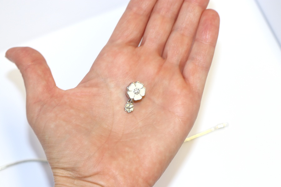 Korálek na náramek Fashion Jewerly - Bíla květina s přívěskem, orchidej s květem 2329