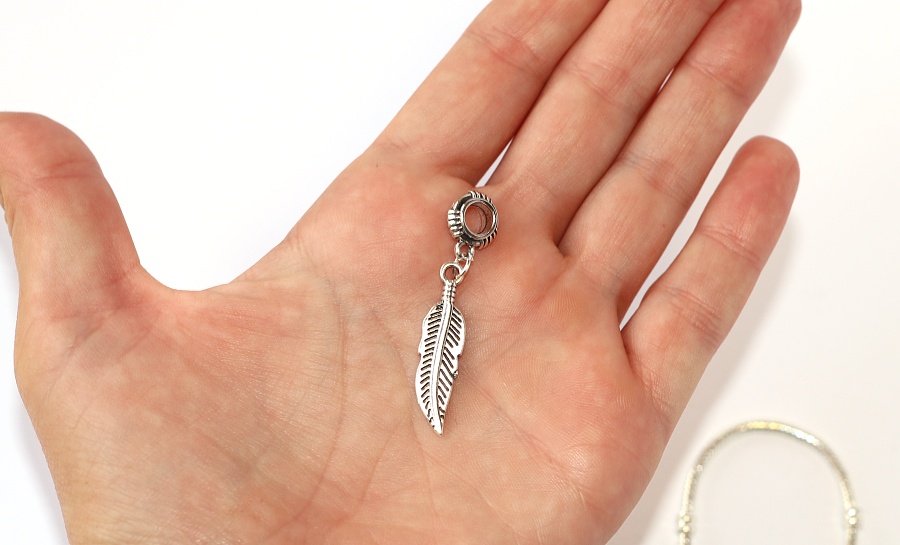 Korálek Fashion Jewerly - Přívěsek Ptačí pírko, Fly like a bird 2333