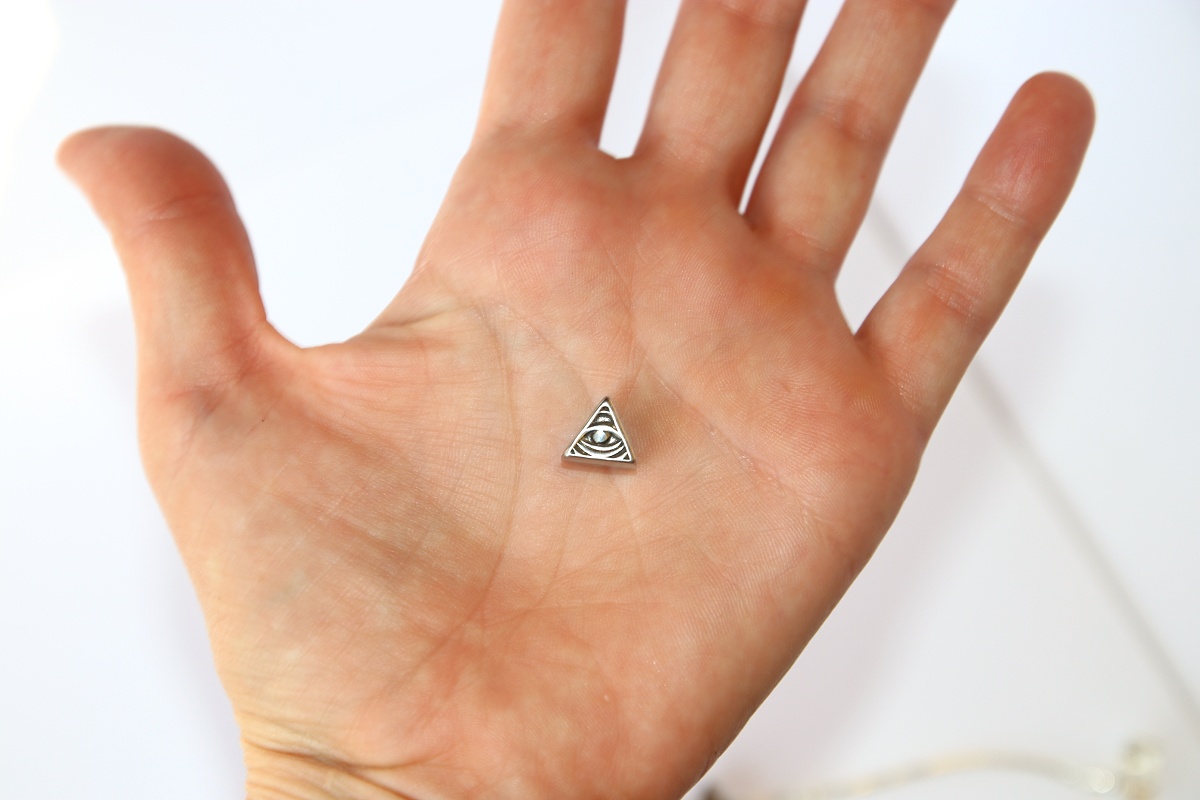Korálek nerezový Fashion Jewerly - Horovo oko, Boží zrak, Třetí oko v pyramidě, Probuzené vědomí 2465