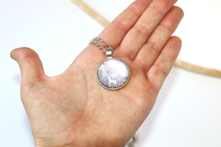 Řetízek Fashion Jewerly - Amulet Jelen s velkými parohy při úplňku, Lesní ochránce, Přítomnost, Purple Retro 2544