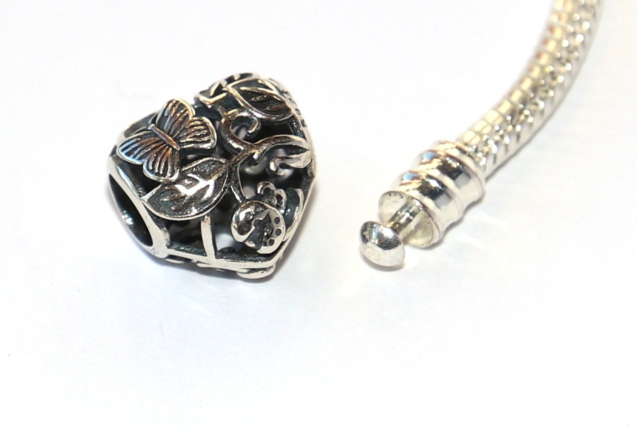 Korálek Fashion Jewerly - Zahrada po dešti, Srdce s motýlem beruškou a listy, Zahradní víla 2595