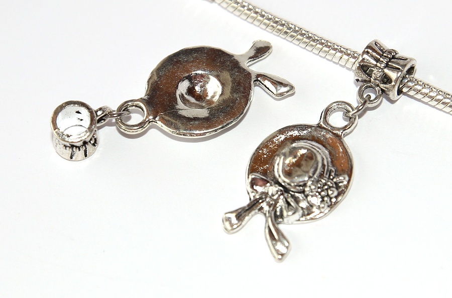 Korálek na náramek Fashion Jewerly - Přívěsek Dámský klobouk s mašlí, Elegantní dáma 2678