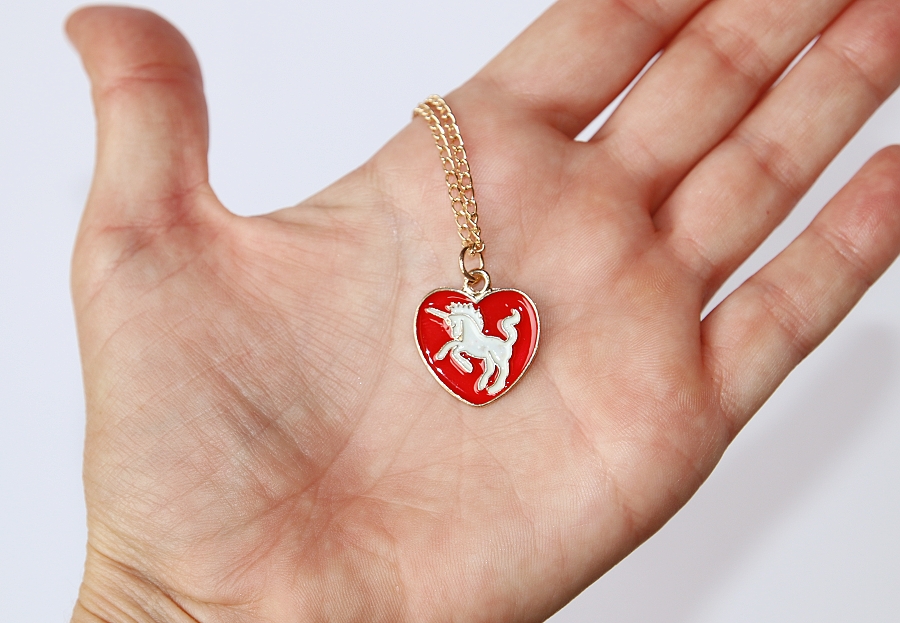 Řetízek Fashion Jewerly - Vznešený jednorožec v červeném srdci, Zlatý Ochránce, Pro štěstí, Love Unicorns 2881
