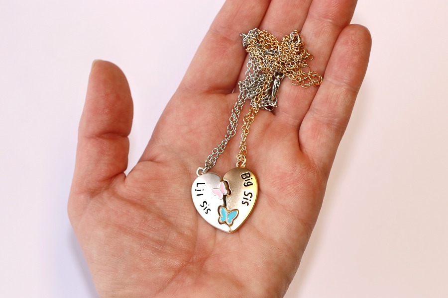 2ks Řetízky párové Fashion Jewerly - Malá a Velká Sestra, Srdce s Motýlky, Zlatá a Stříbrná, S Magnetkem, Big Sis + Lil sis 3762