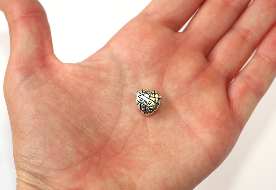 Korálek na náramek Fashion Jewerly - Srdce s nápisem Family, Rodina 1874