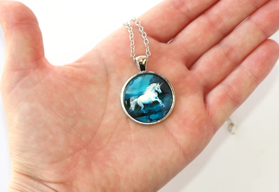 Řetízek Fashion Jewerly - Amulet Bílý Jednorožec, ochránce 2200