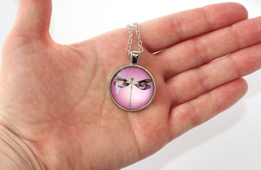 Řetízek Fashion Jewerly - Amulet Vážka v růžové, Dragonfly Pink 2210